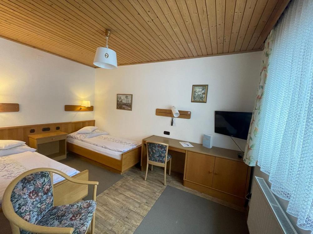 Restaurant-Pension Dorfwirt Bad Kleinkirchheim Eksteriør bilde